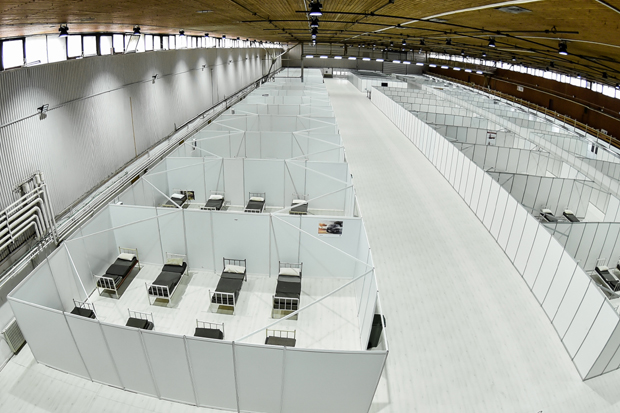 Први пацијенти у привременој болници на Новосадском сајму: Спремно хиљаду кревета